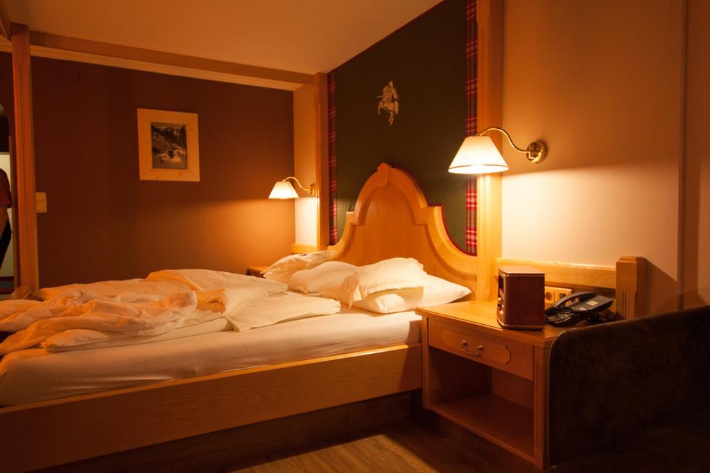 Hotel "Zum Ritter" تانهايم المظهر الخارجي الصورة